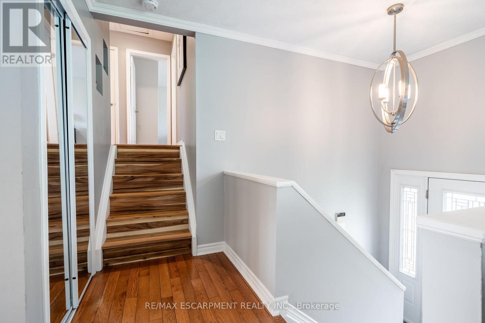 Photo 6 of 152 Concession 7 Road E, Hamilton ON