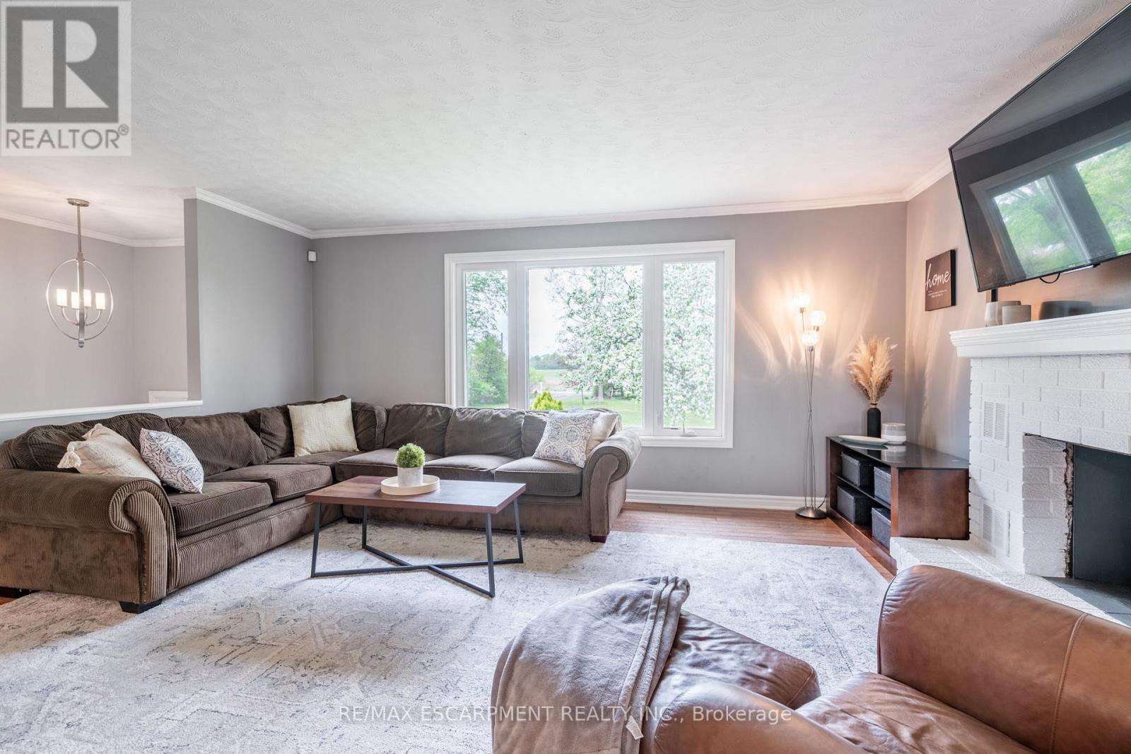 Photo 8 of 152 Concession 7 Road E, Hamilton ON