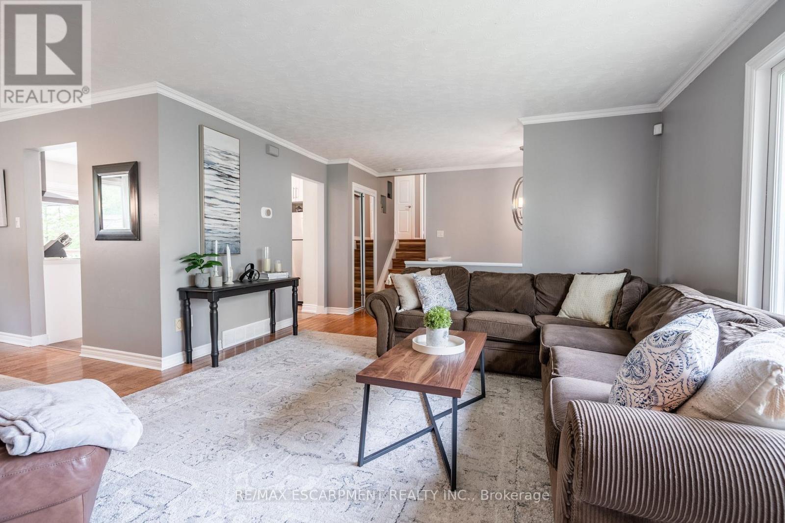Photo 9 of 152 Concession 7 Road E, Hamilton ON