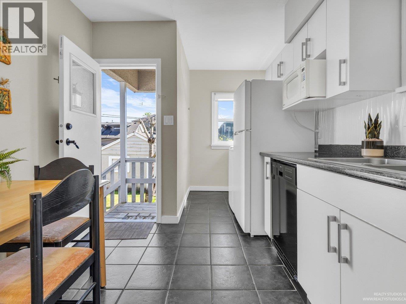 Photo 13 of 1032 E 49th Avenue, Vancouver BC
