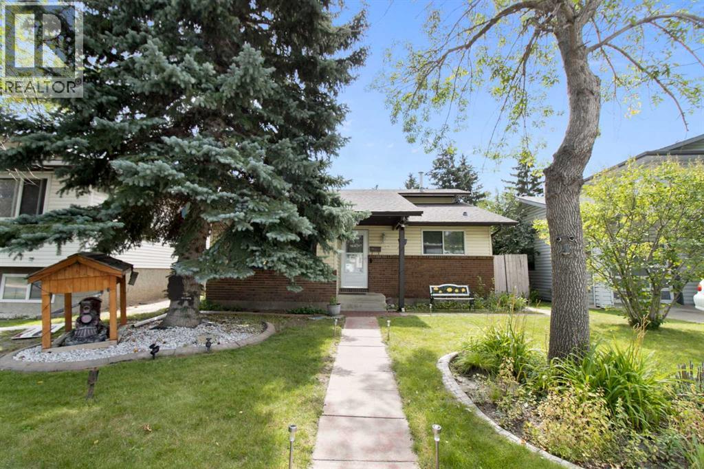 Single Family House 4 Level for Sale in  Templegreen Drive NE Temple Calgary 