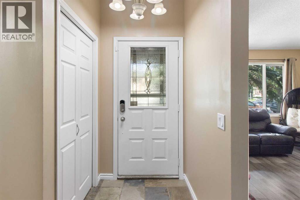 Single Family House 4 Level for Sale in  Templegreen Drive NE Temple Calgary 