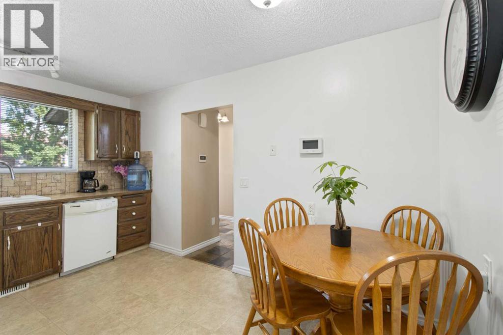 Single Family House 4 Level for Sale in  Templegreen Drive NE Temple Calgary 