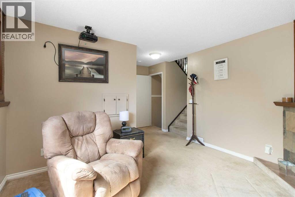 Single Family House 4 Level for Sale in  Templegreen Drive NE Temple Calgary 