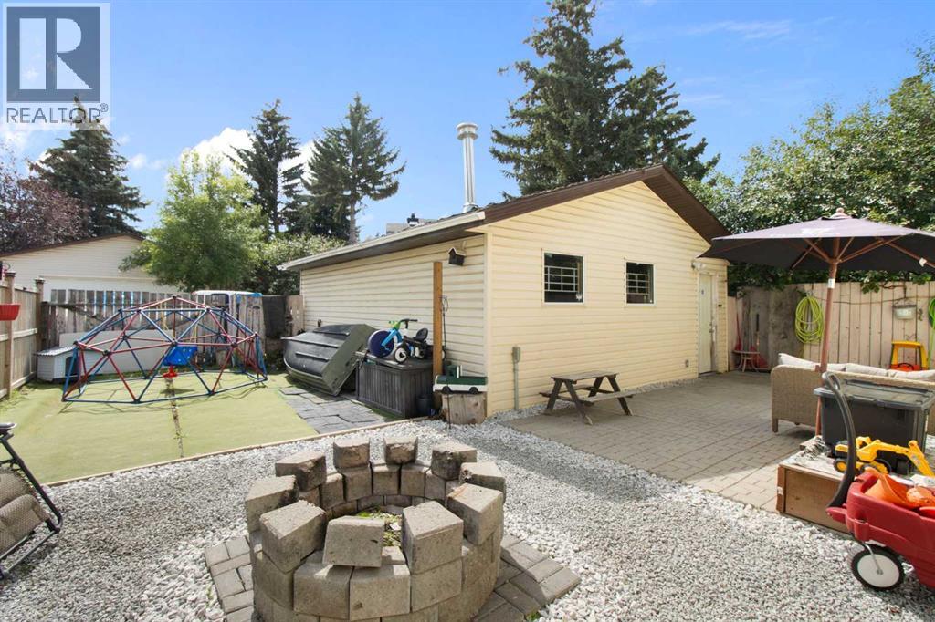Single Family House 4 Level for Sale in  Templegreen Drive NE Temple Calgary 