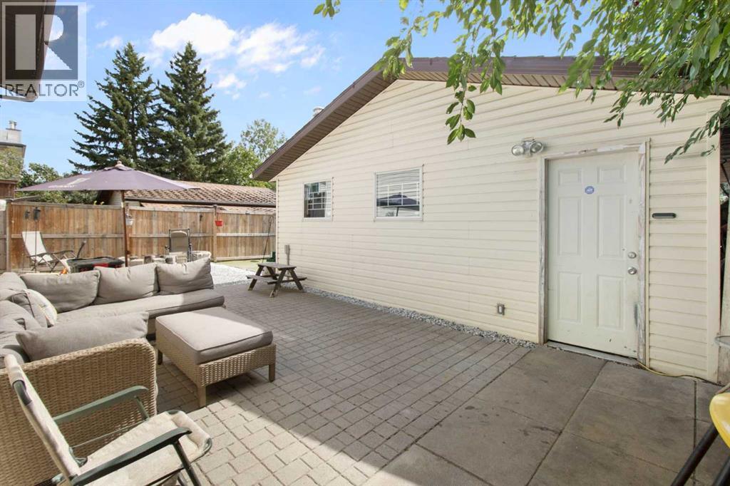 Single Family House 4 Level for Sale in  Templegreen Drive NE Temple Calgary 