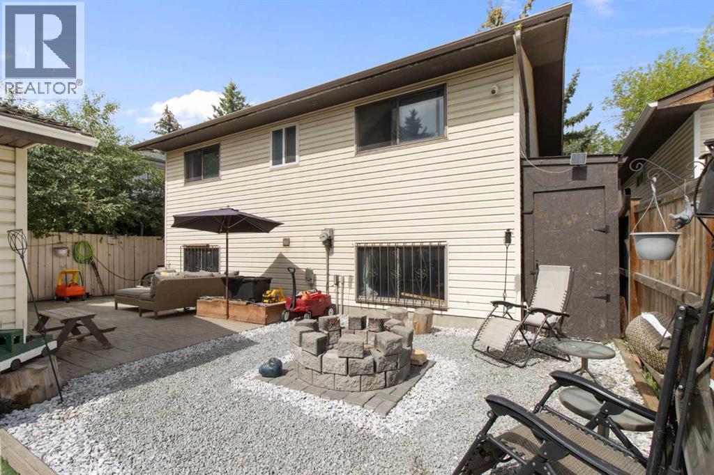 Single Family House 4 Level for Sale in  Templegreen Drive NE Temple Calgary 