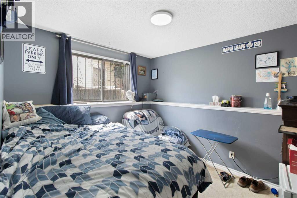 Single Family House 4 Level for Sale in  Templegreen Drive NE Temple Calgary 