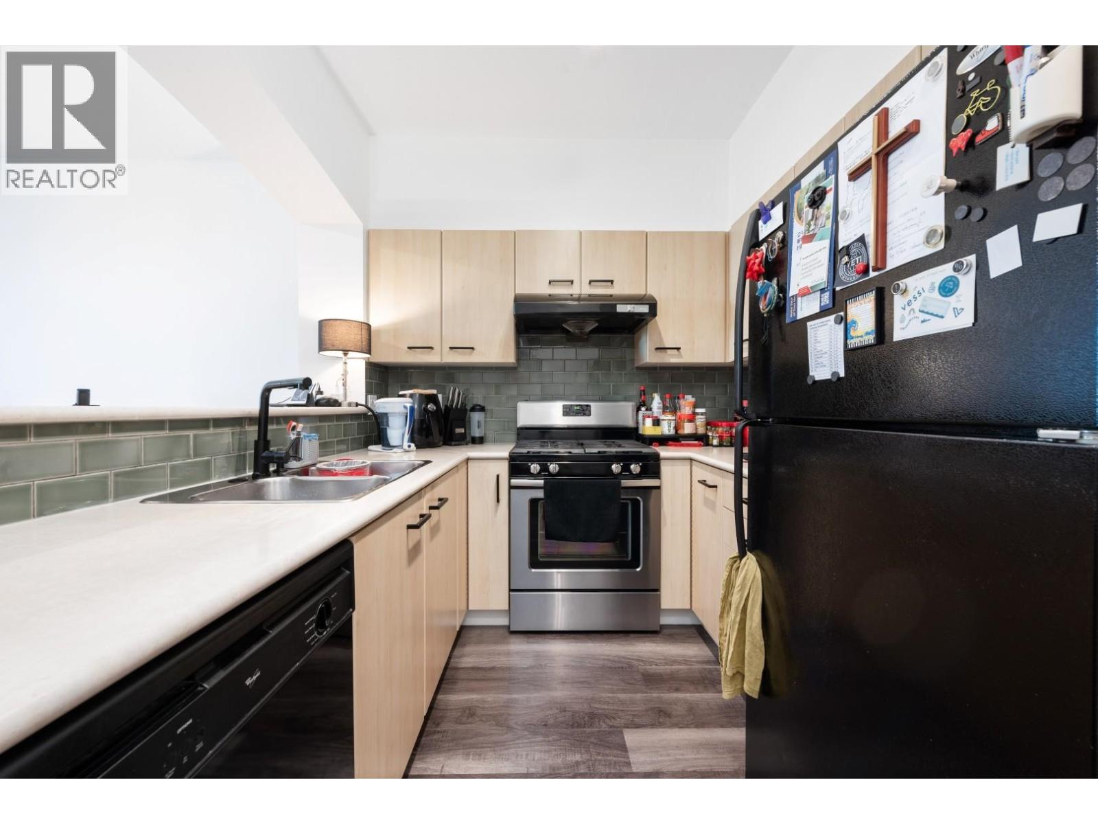 Photo 3 of 1415 5115 Garden City Road, Richmond BC