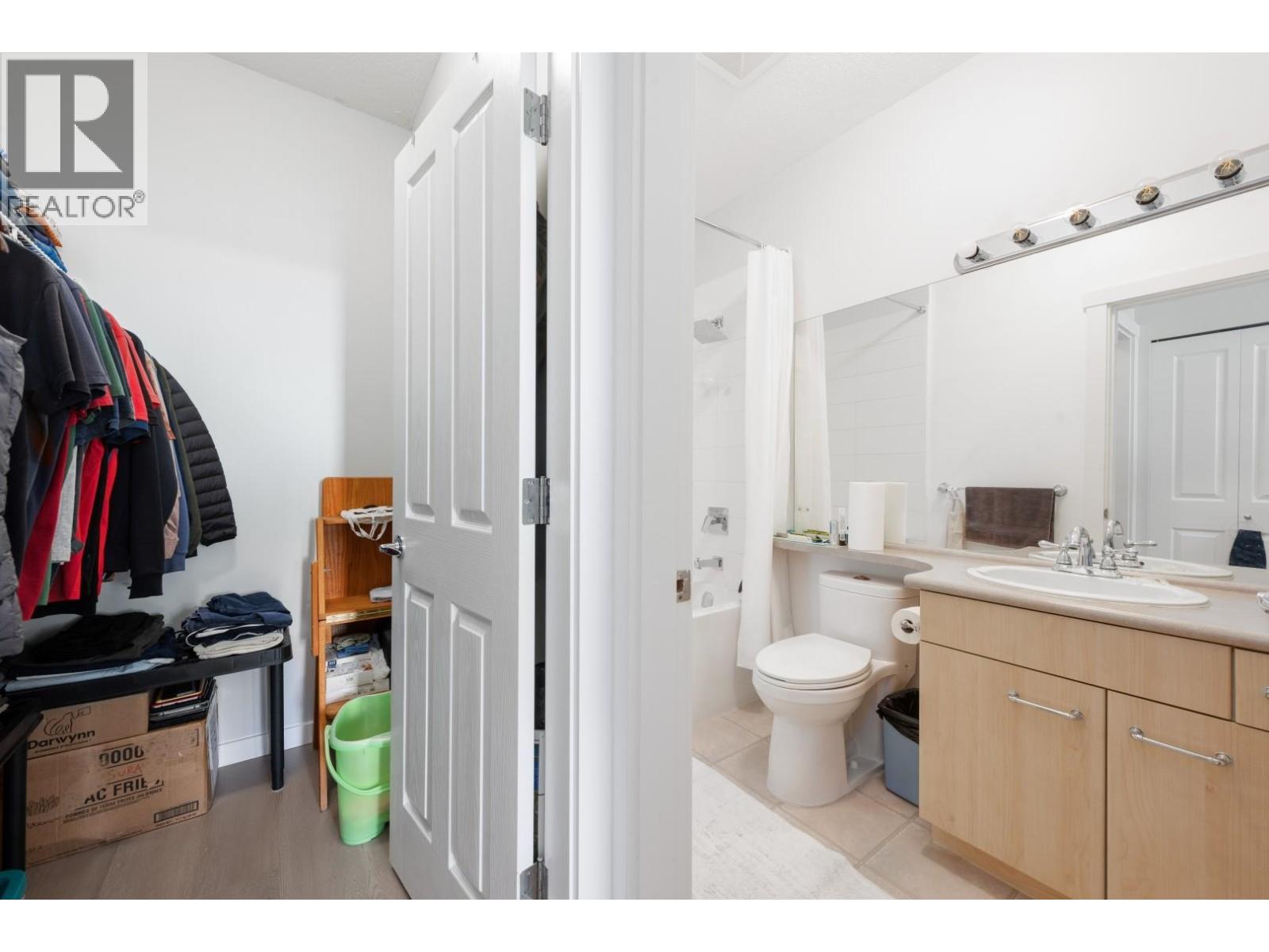 Photo 17 of 1415 5115 Garden City Road, Richmond BC