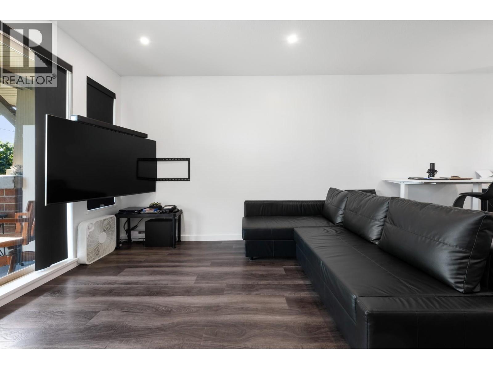 Photo 11 of 1415 5115 Garden City Road, Richmond BC