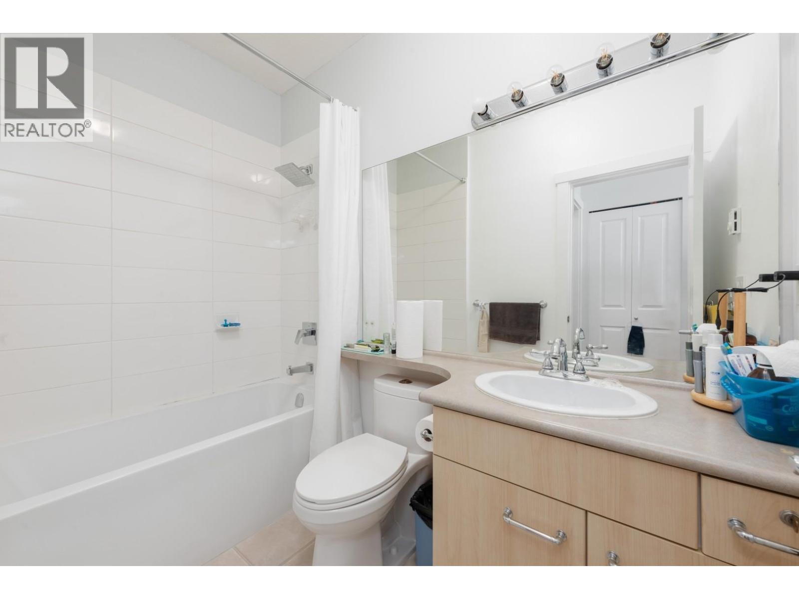 Photo 14 of 1415 5115 Garden City Road, Richmond BC