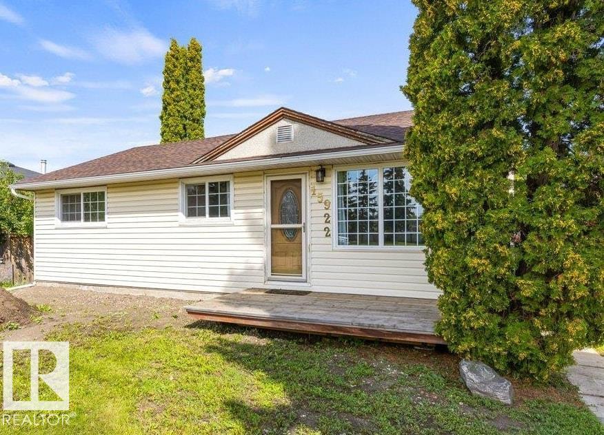 Photo 10 of 15922 105 Av Nw, Edmonton AB