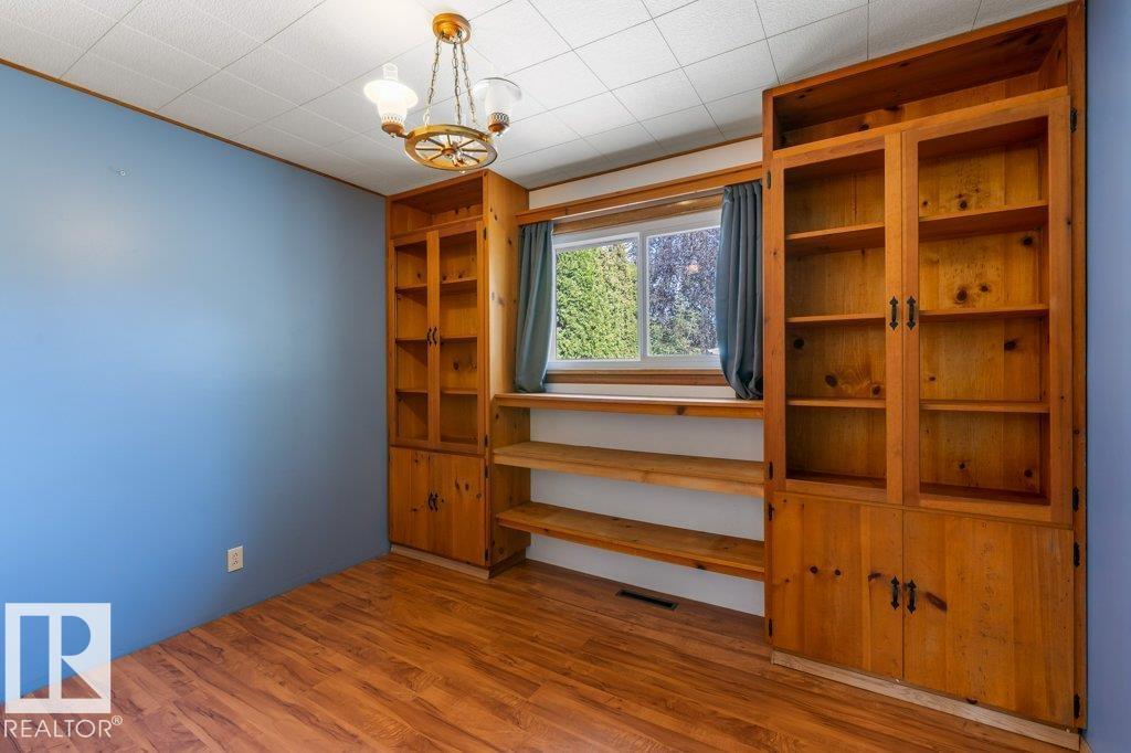 Photo 9 of 15922 105 Av Nw, Edmonton AB