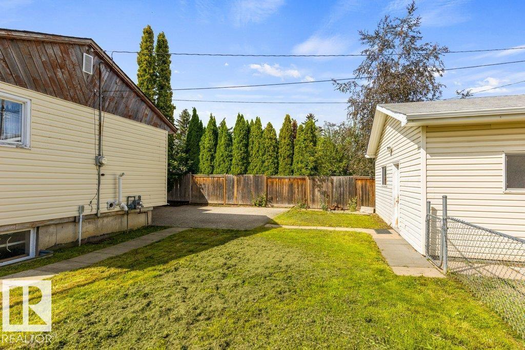 Photo 2 of 15922 105 Av Nw, Edmonton AB