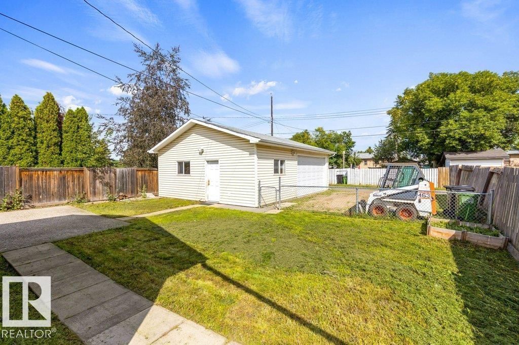 Photo 17 of 15922 105 Av Nw, Edmonton AB