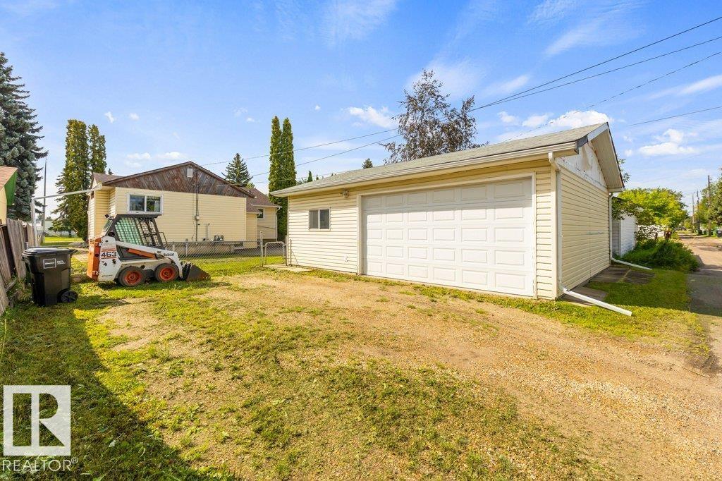 Photo 12 of 15922 105 Av Nw, Edmonton AB
