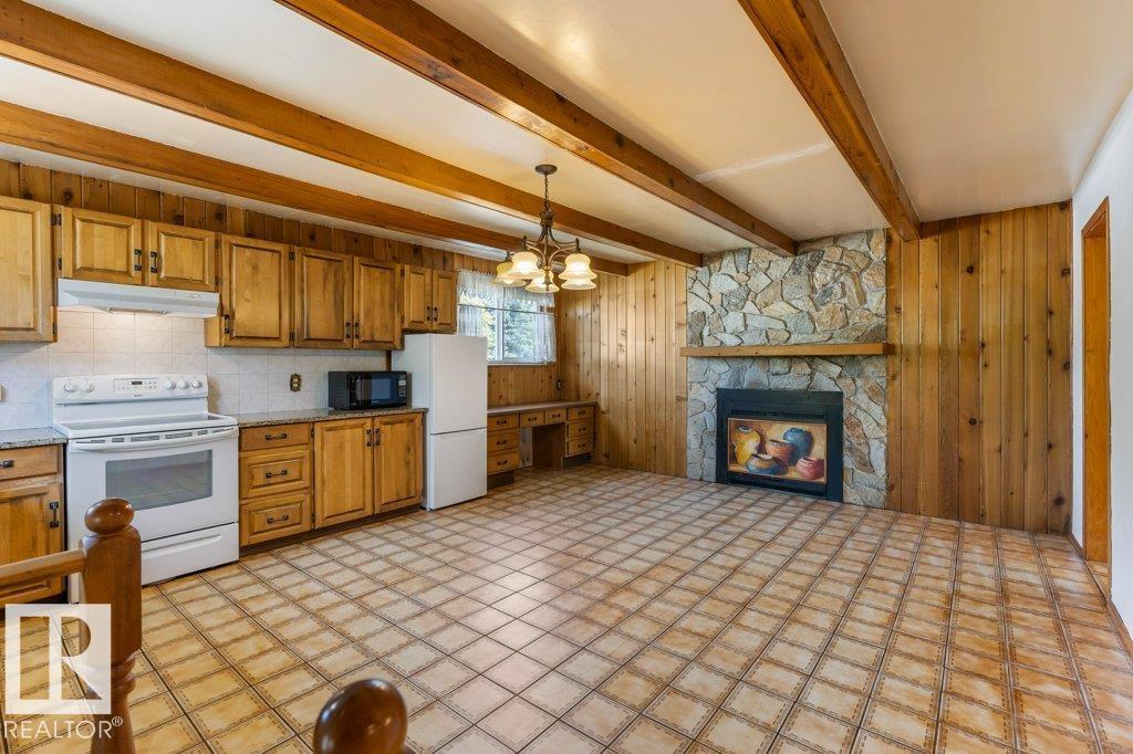 Photo 6 of 15922 105 Av Nw, Edmonton AB