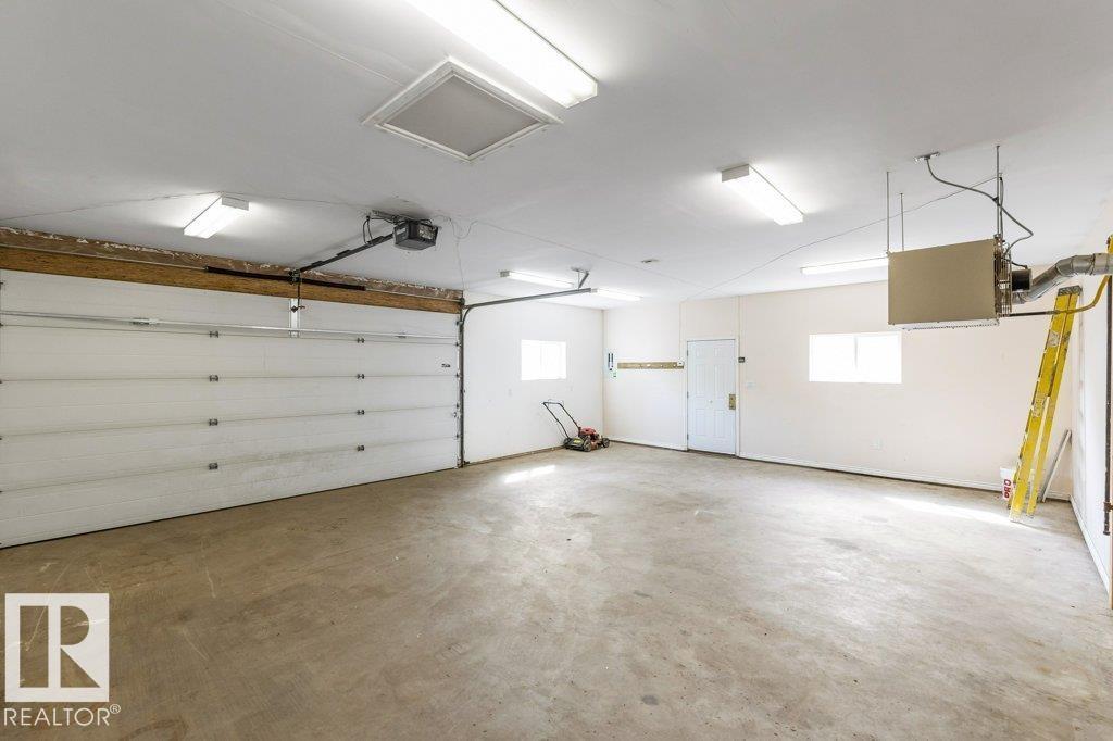 Photo 15 of 15922 105 Av Nw, Edmonton AB