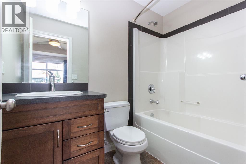 Photo 16 of 78 Trimble Close, Red Deer AB