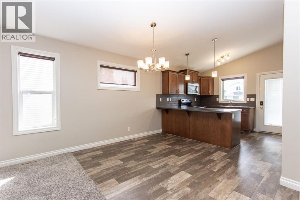 Photo 6 of 78 Trimble Close, Red Deer AB