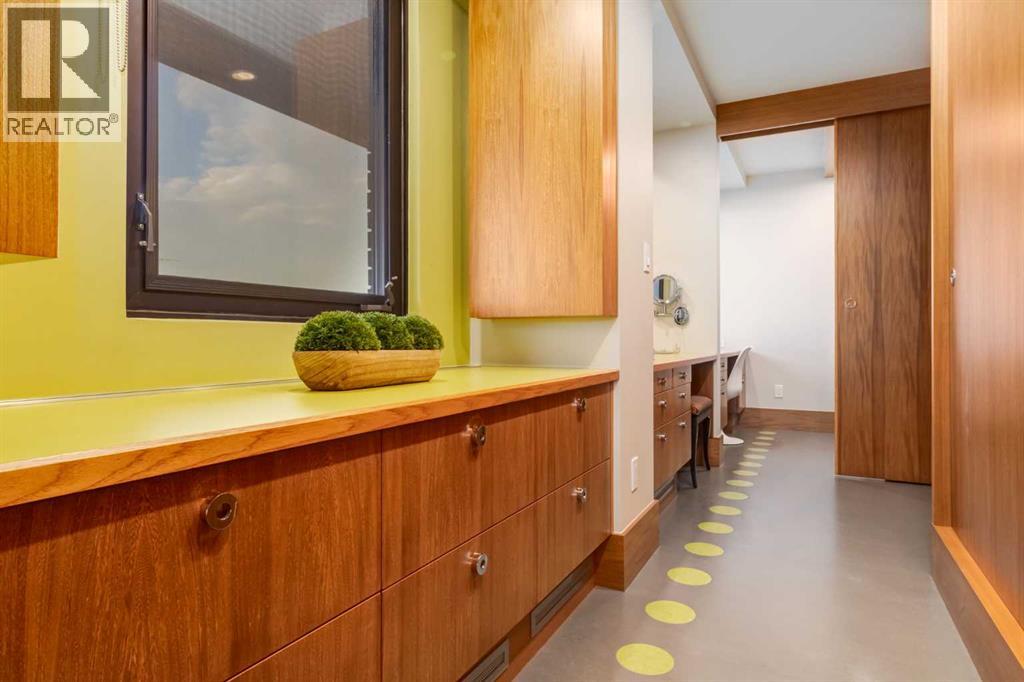 Single Family House for Sale in   Meredith Road NE Crescent Heights Calgary 