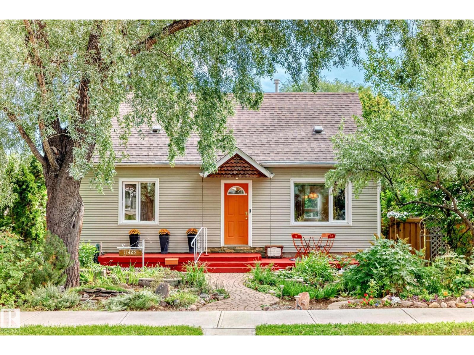 Photo 4 of 11425 71 St Nw, Edmonton AB
