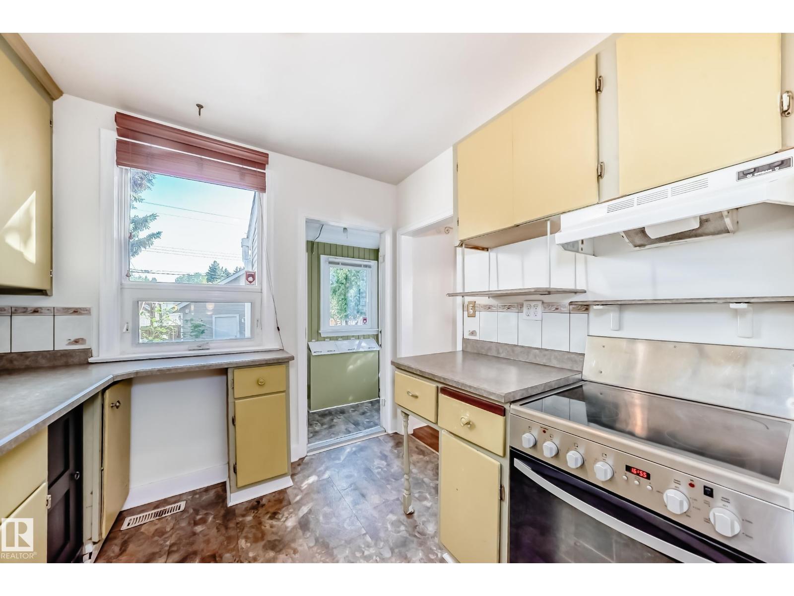 Photo 19 of 11425 71 St Nw, Edmonton AB
