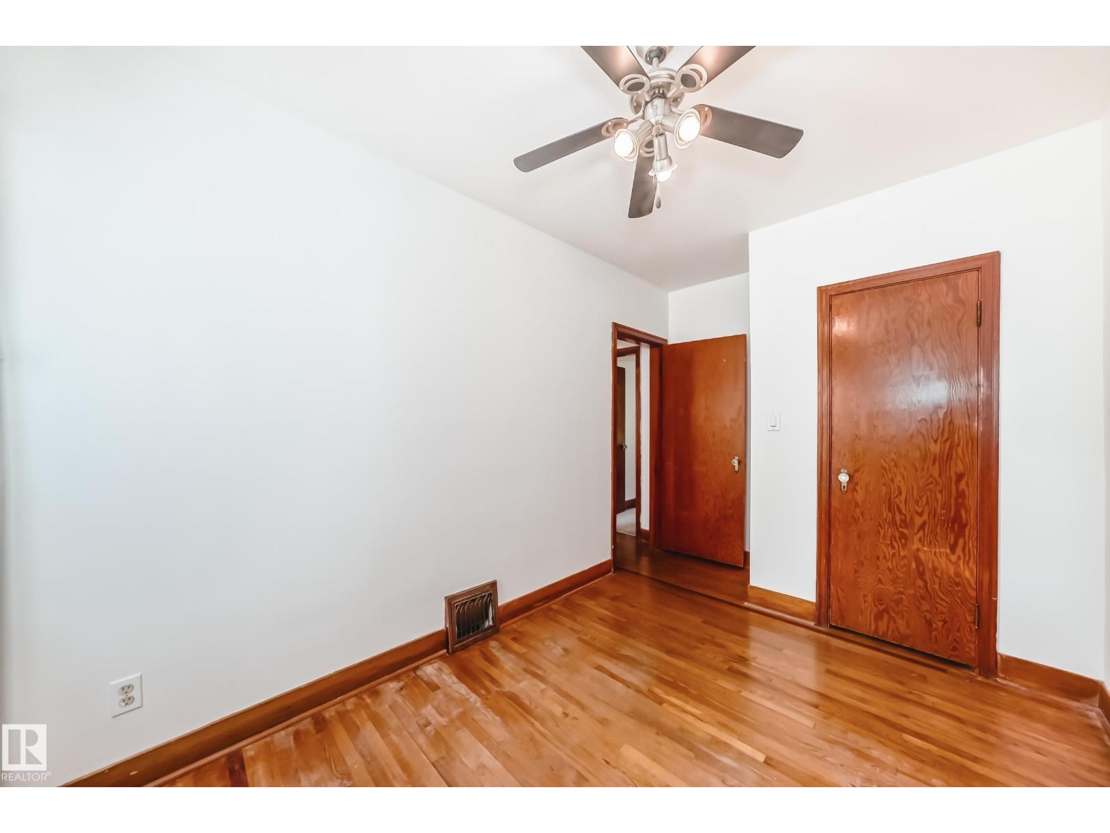 Photo 36 of 11425 71 St Nw, Edmonton AB