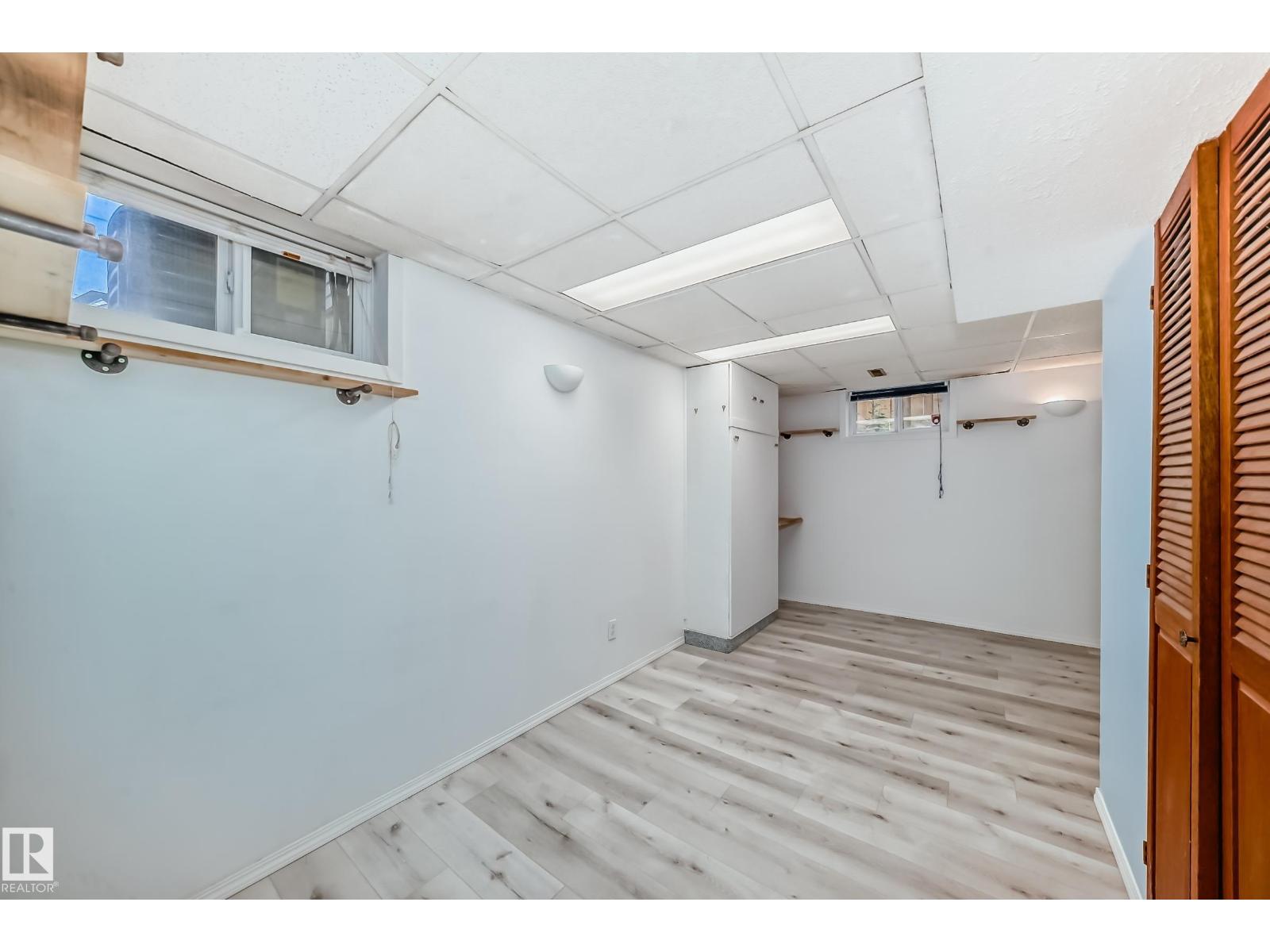 Photo 8 of 11425 71 St Nw, Edmonton AB