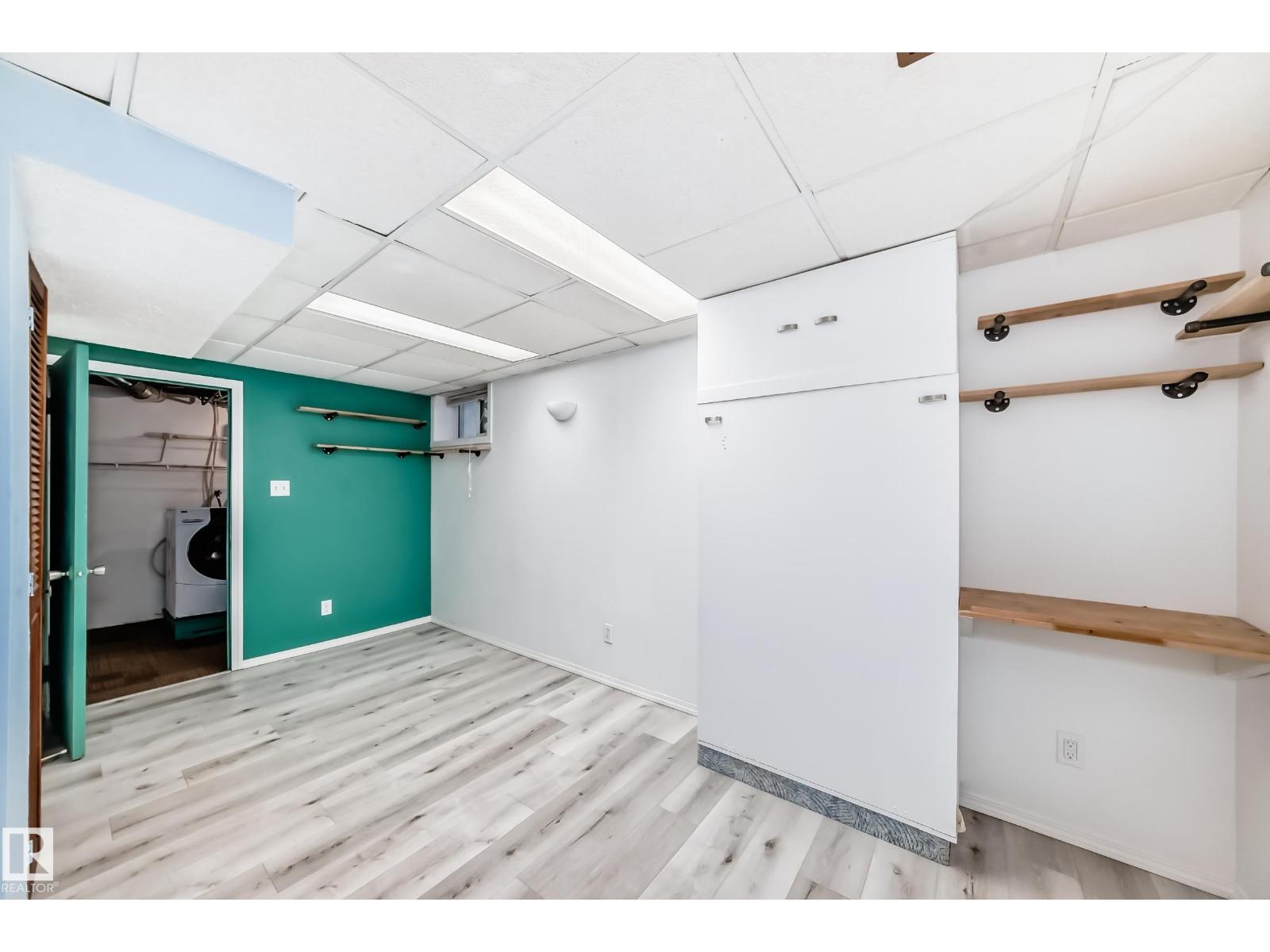 Photo 1 of 11425 71 St Nw, Edmonton AB