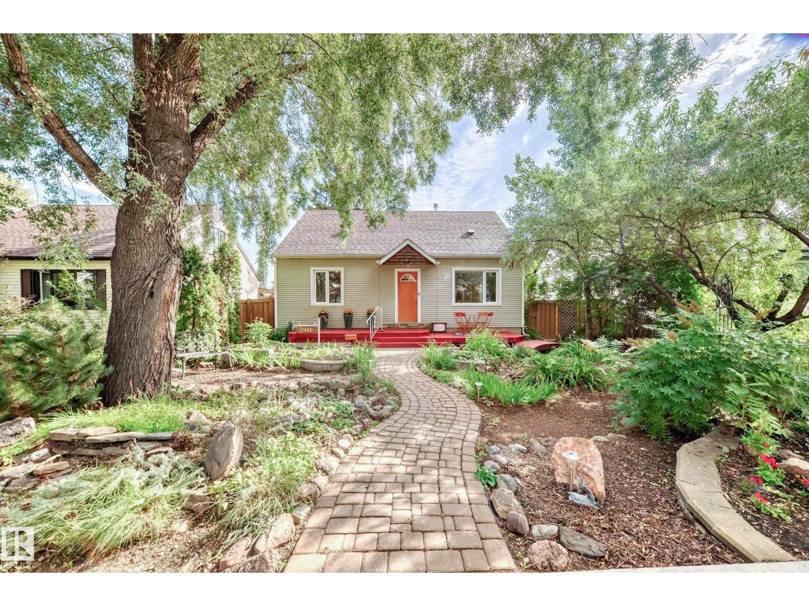 Photo 5 of 11425 71 St Nw, Edmonton AB