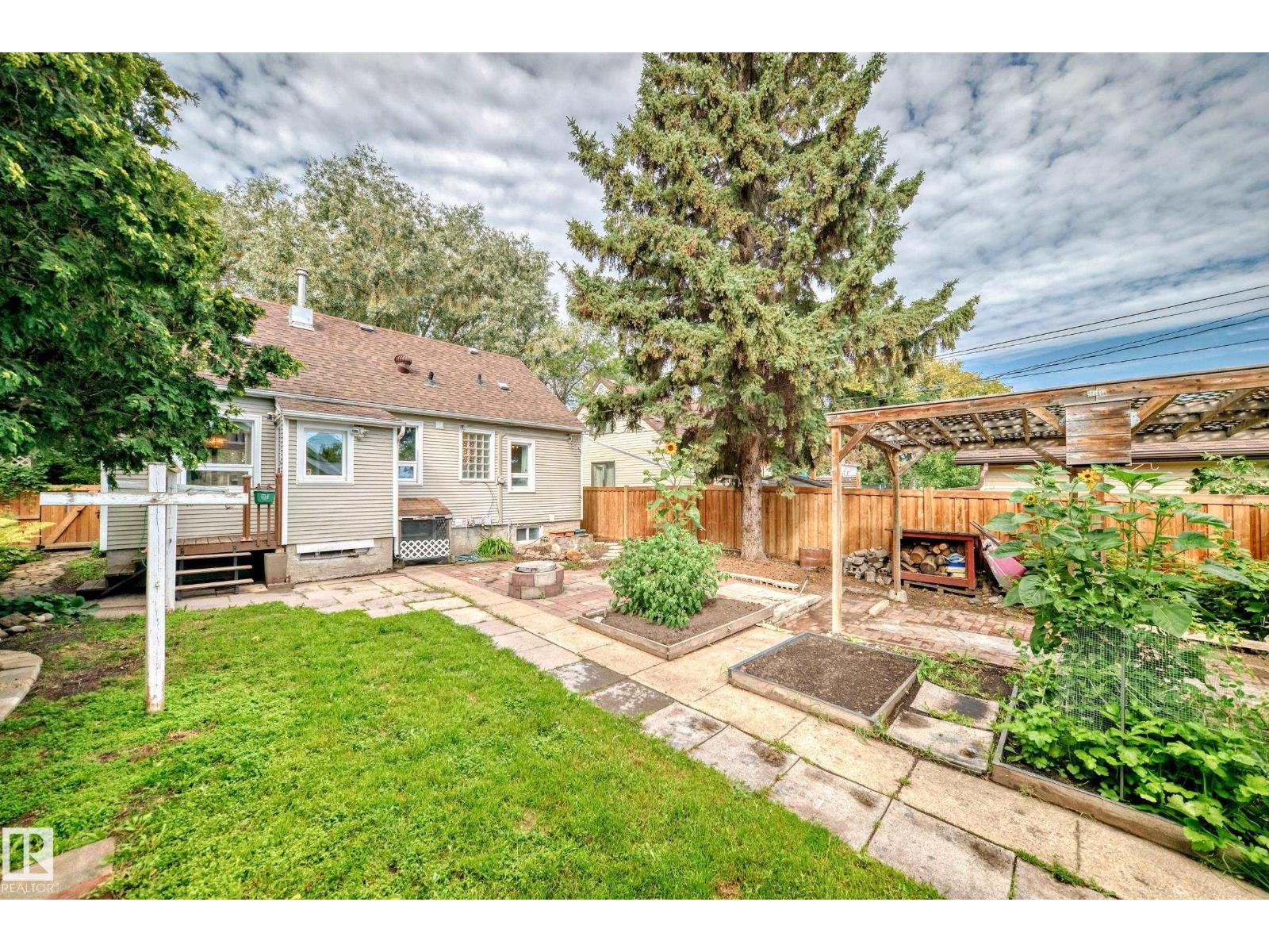 Photo 37 of 11425 71 St Nw, Edmonton AB