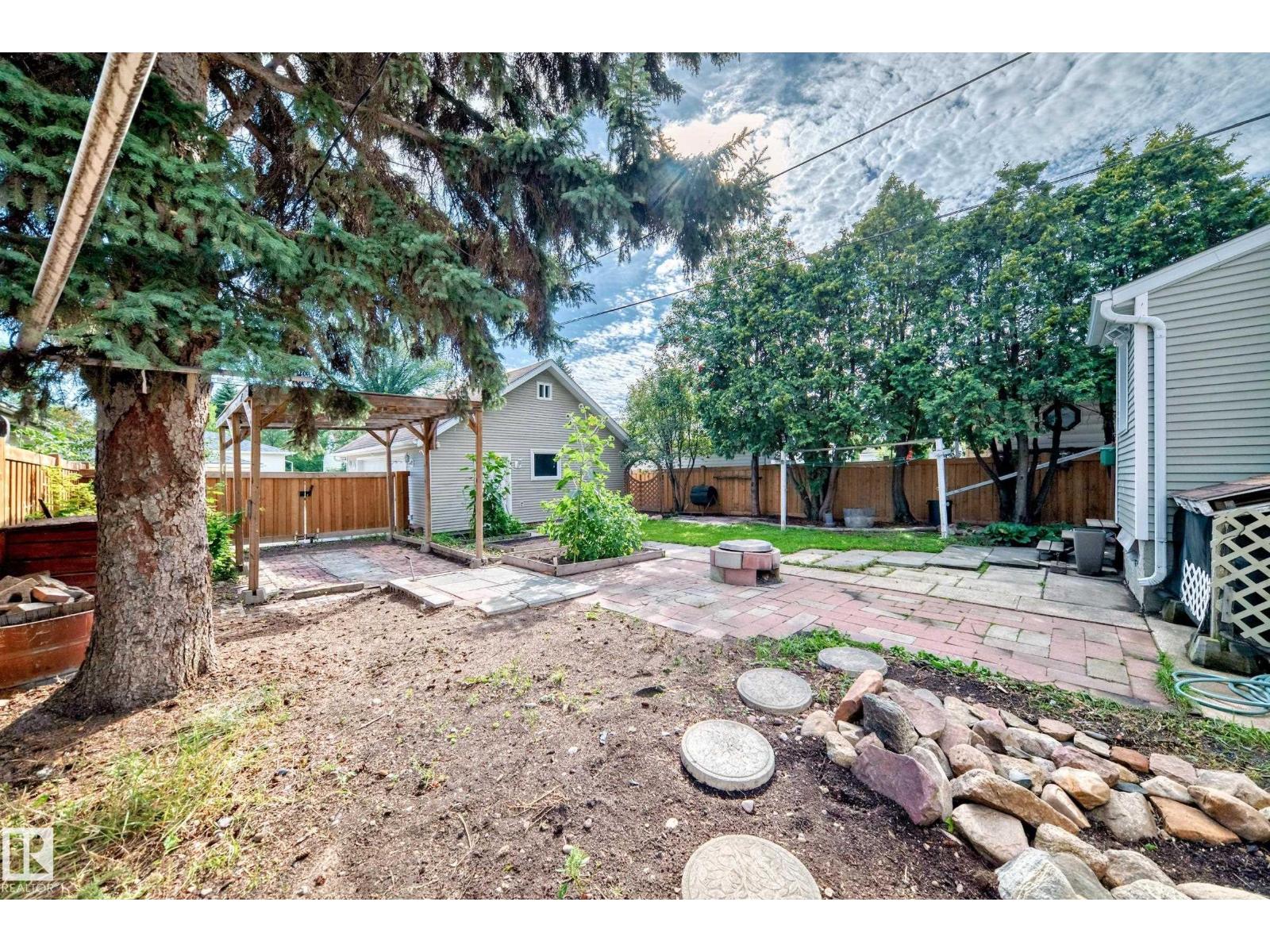 Photo 50 of 11425 71 St Nw, Edmonton AB