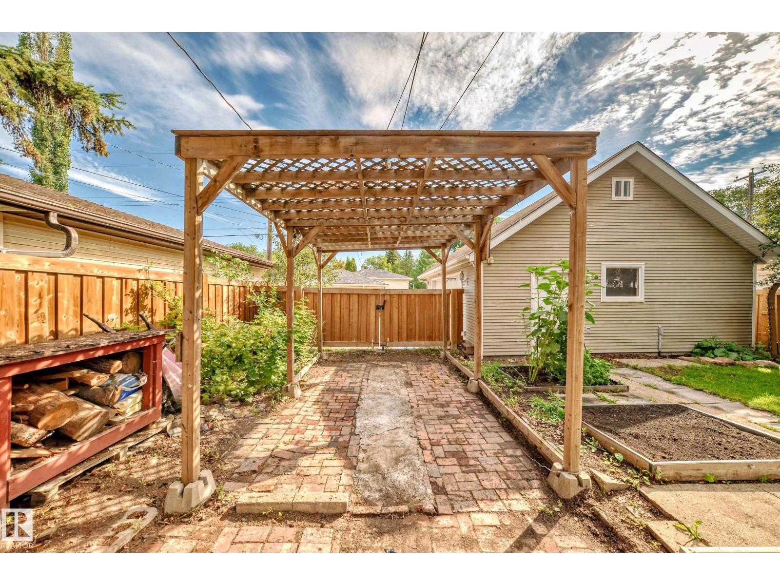 Photo 38 of 11425 71 St Nw, Edmonton AB