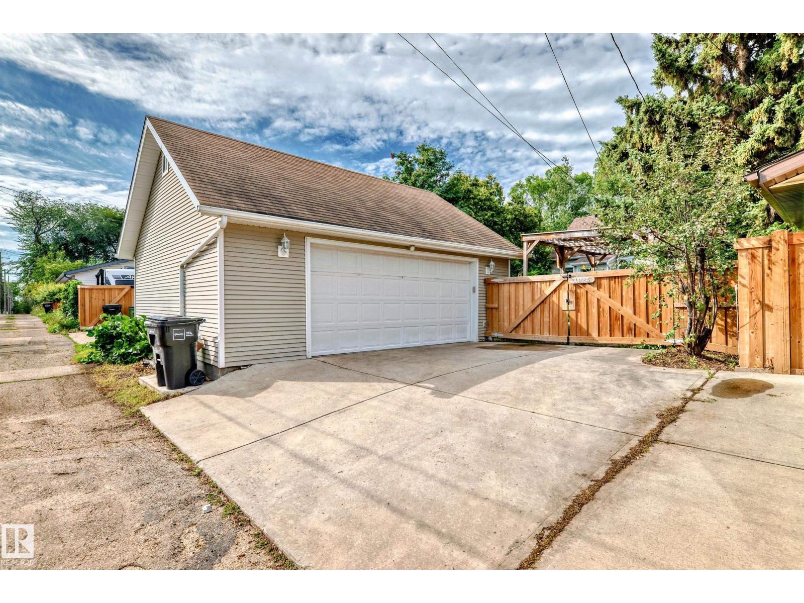 Photo 31 of 11425 71 St Nw, Edmonton AB
