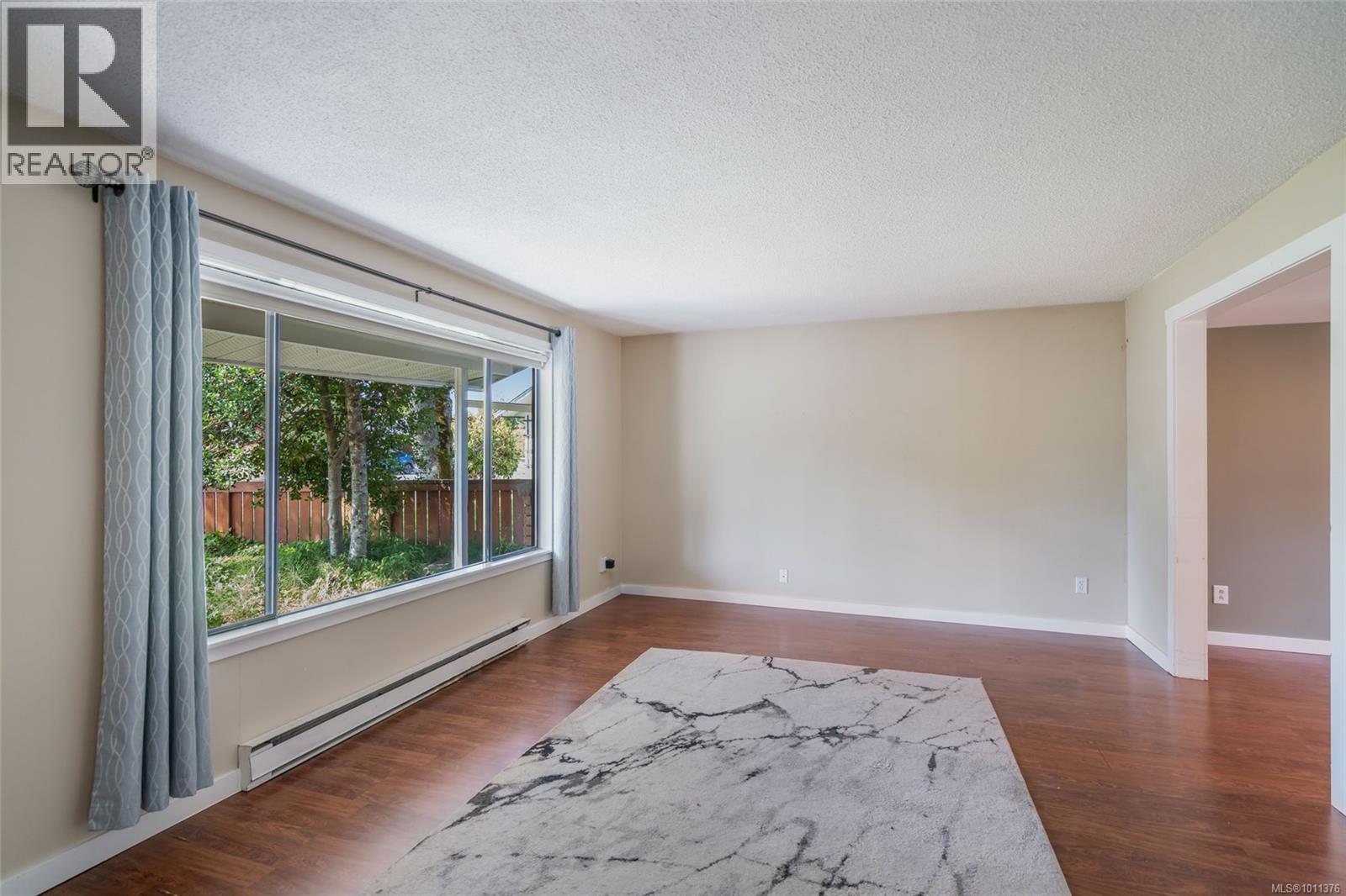 338 McKinnon St, Parksville