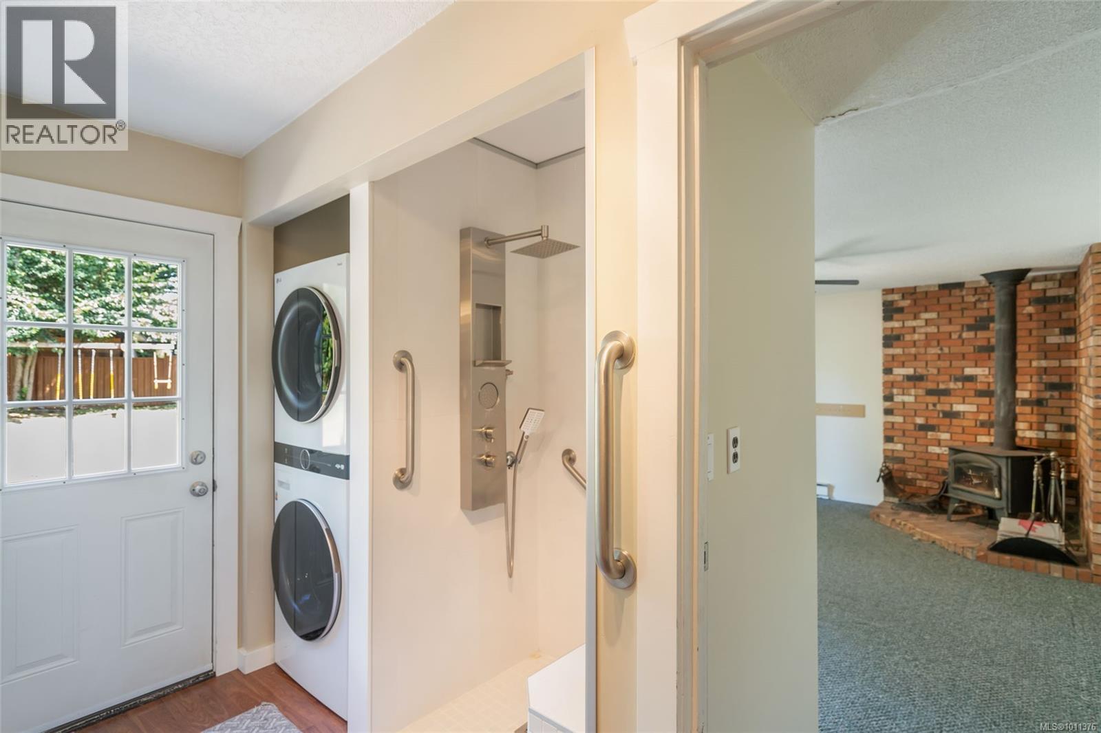 338 McKinnon St, Parksville