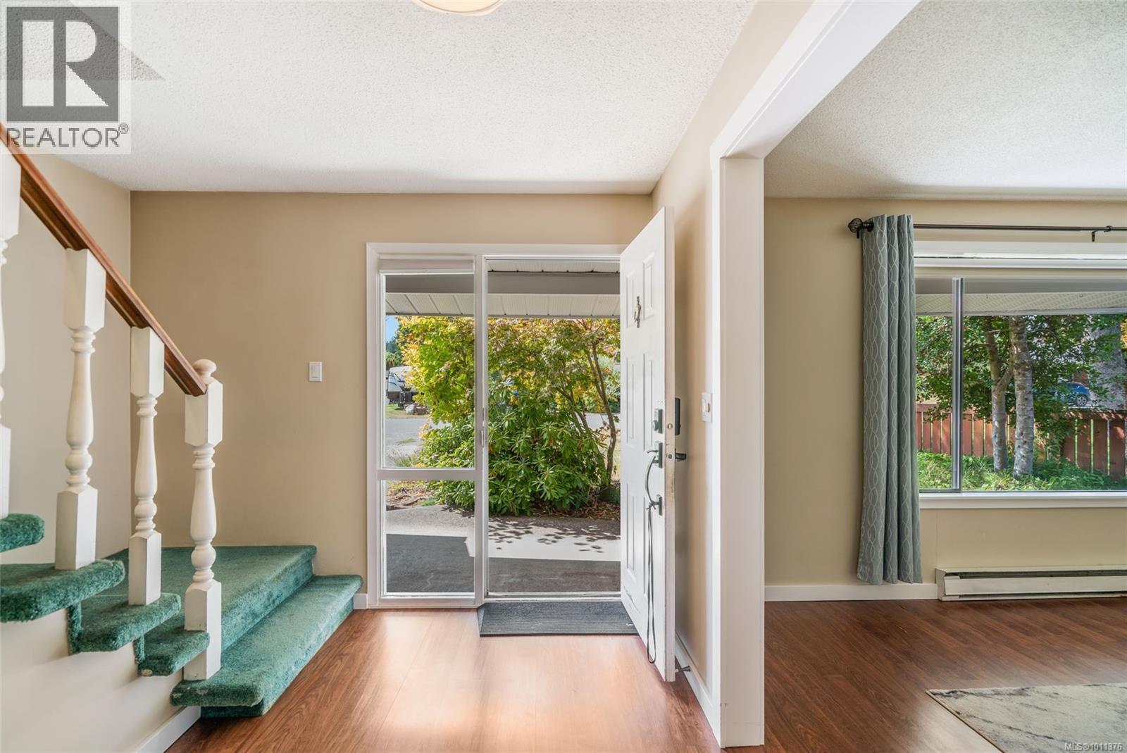 338 McKinnon St, Parksville