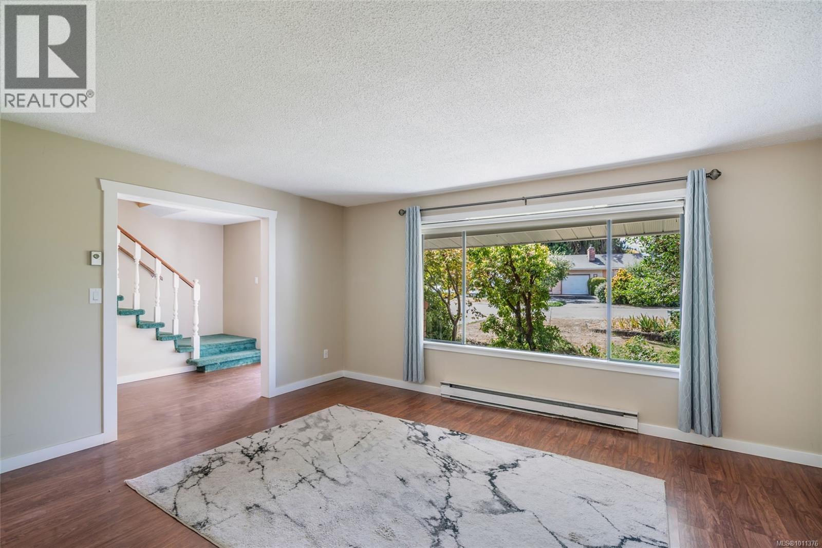 338 McKinnon St, Parksville
