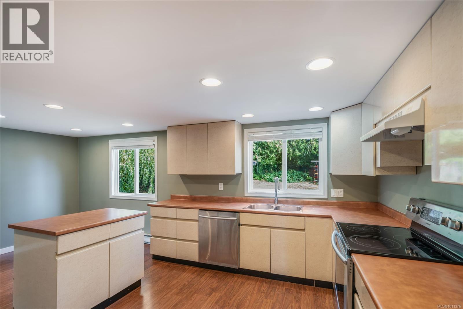 338 McKinnon St, Parksville