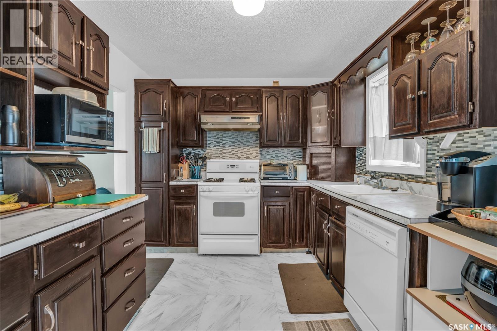 Photo 5 of 2128 Reynolds Street, Regina SK