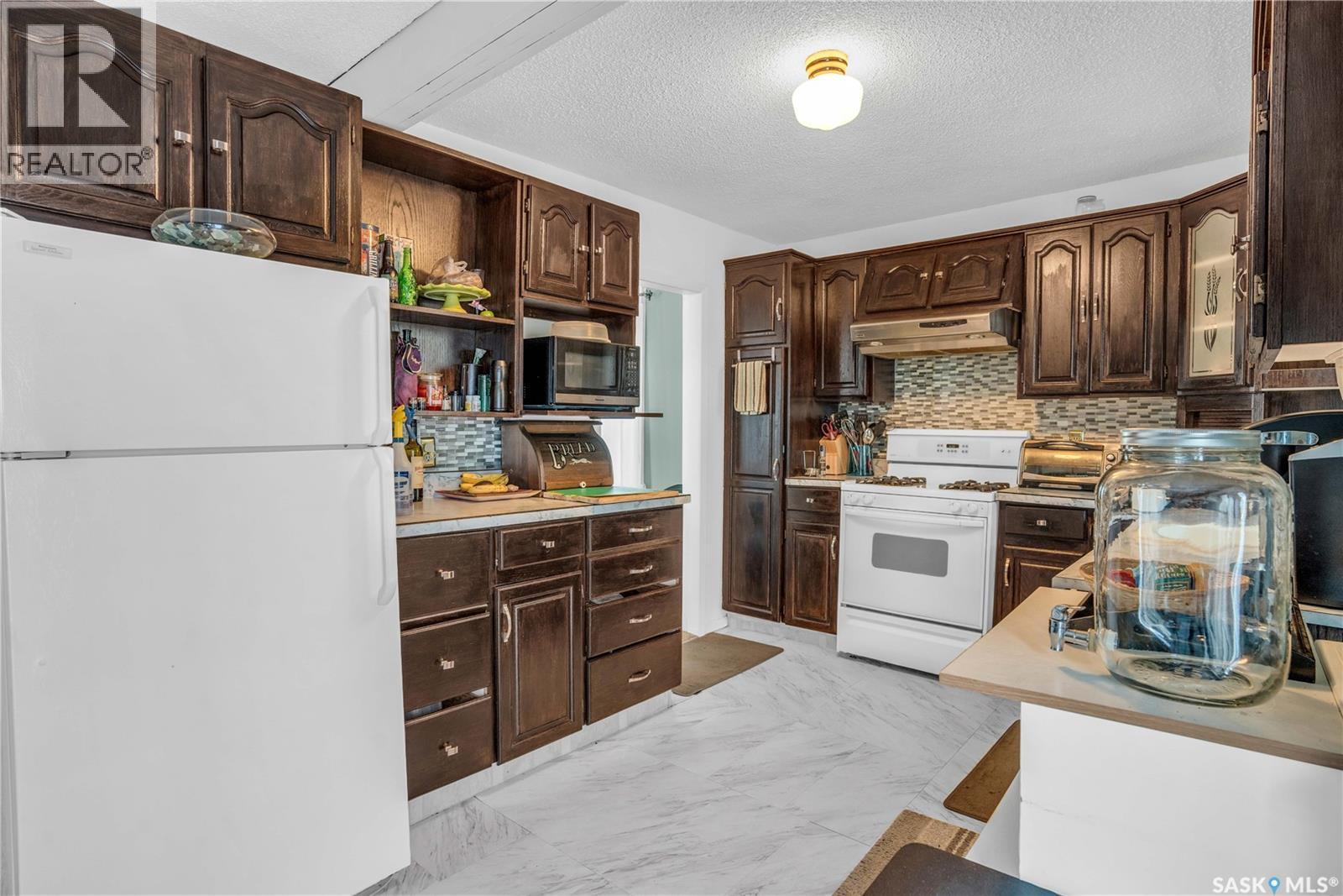 Photo 8 of 2128 Reynolds Street, Regina SK