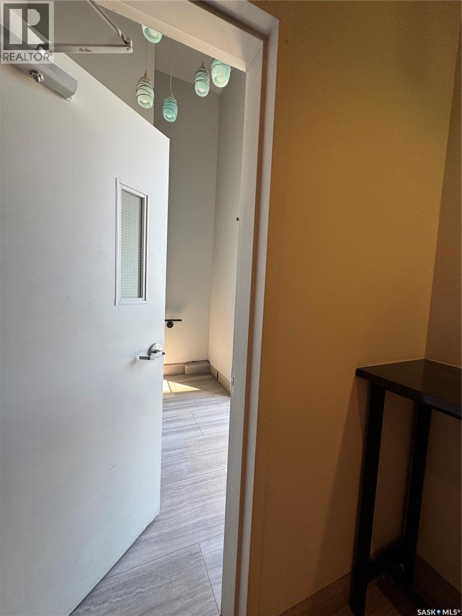 Photo 14 of 410 Dewdney Avenue, Regina SK