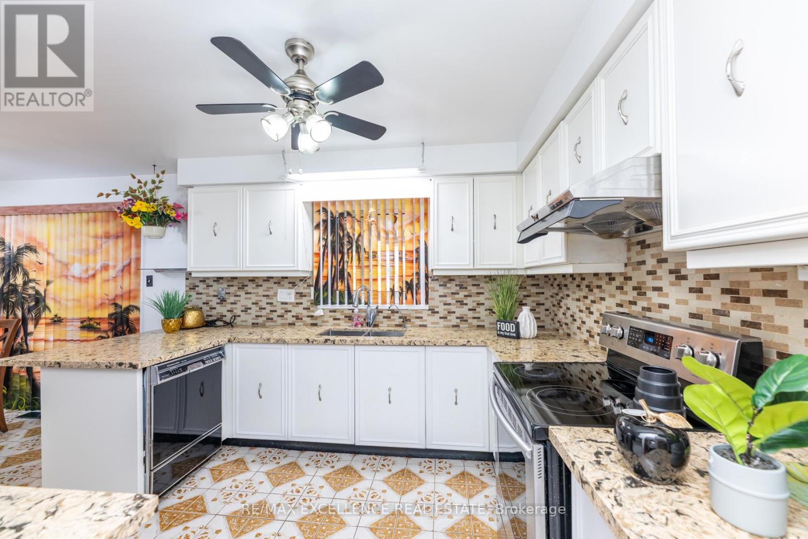 Photo 17 of 55 Atkins Circle, Brampton ON