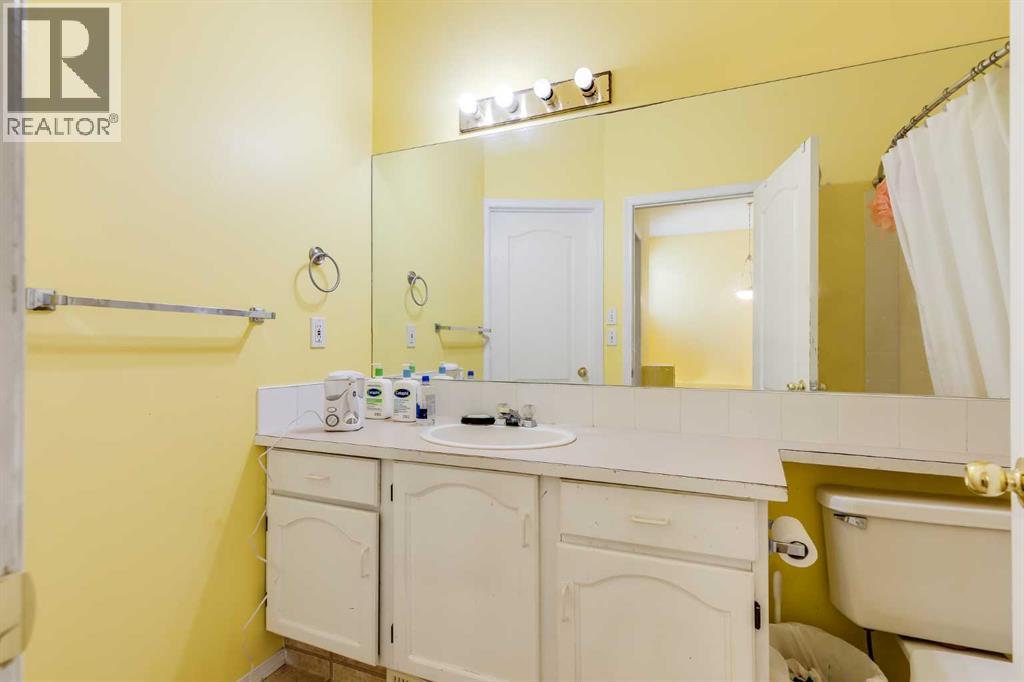 Photo 10 of 127 Tuscarora Way Nw, Calgary AB
