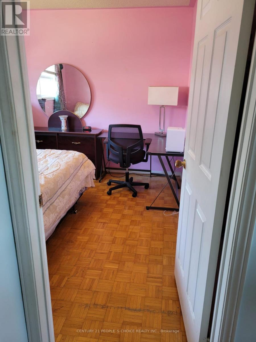 Photo 21 of 164 Cinrickbar Drive, Toronto ON