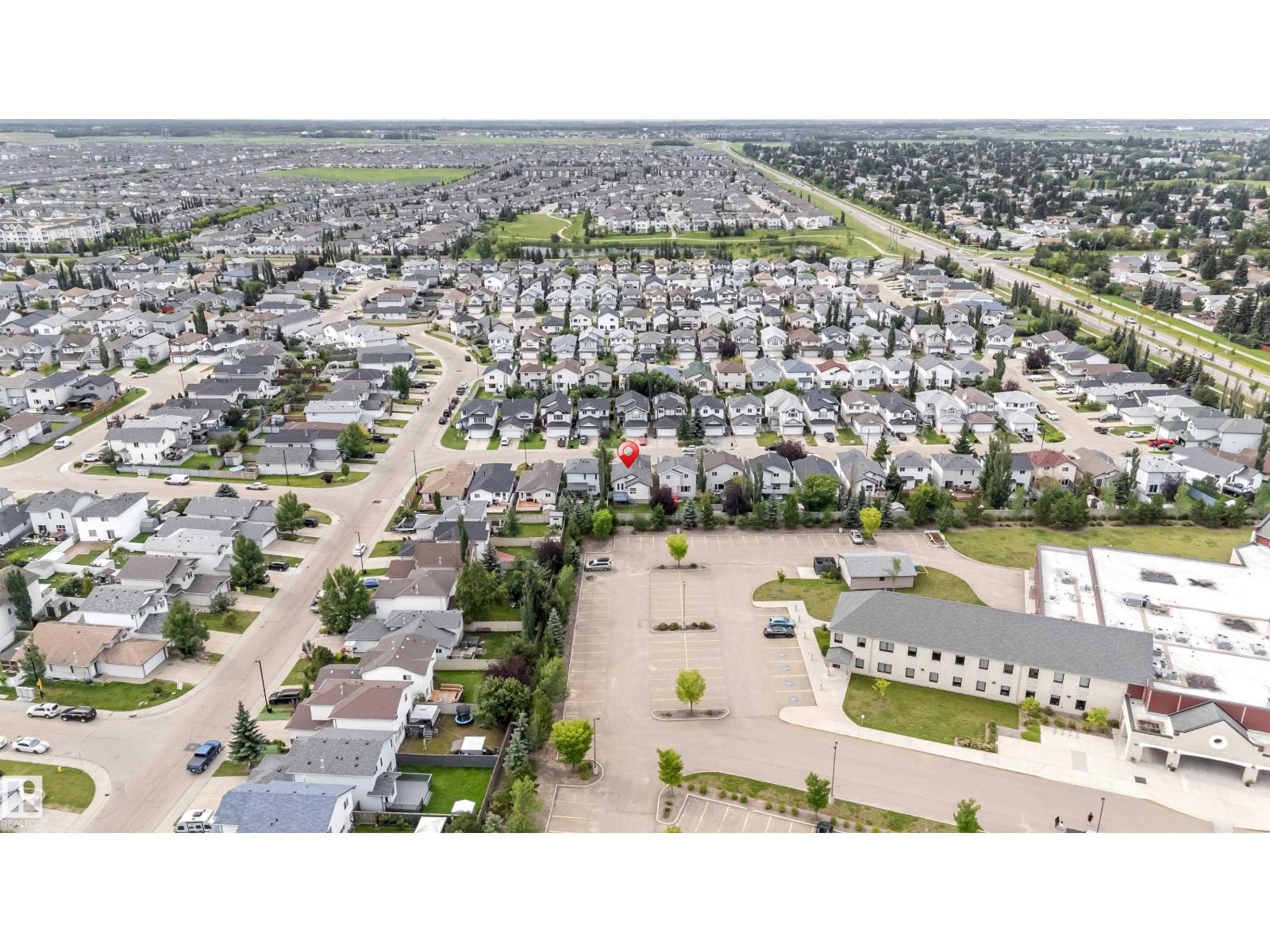 Photo 10 of 3320 27 Av Nw, Edmonton AB