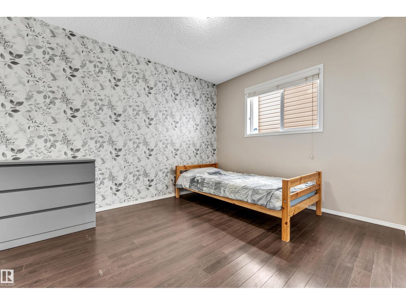 Photo 15 of 3320 27 Av Nw, Edmonton AB