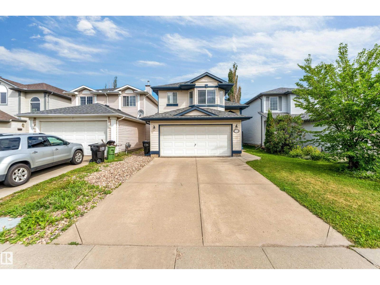 Photo 2 of 3320 27 Av Nw, Edmonton AB